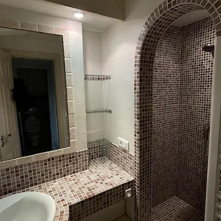 Les Pins لو لا فاندو