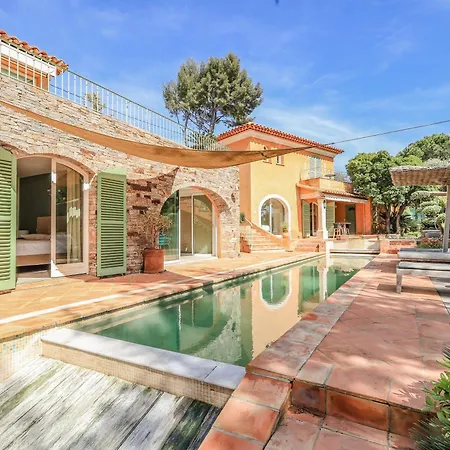 Les Pins لو لا فاندو