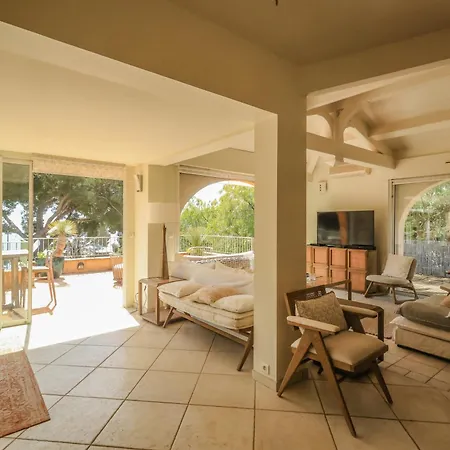 Les Pins * لو لا فاندو