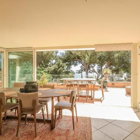 Les Pins Villa *