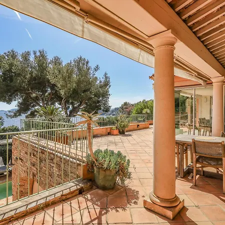 Les Pins لو لا فاندو